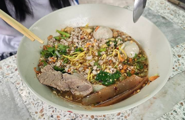 กินเตี๋ยวป้านุ่ม (ก๋วยเตี๋ยวหมูน้ำใส)